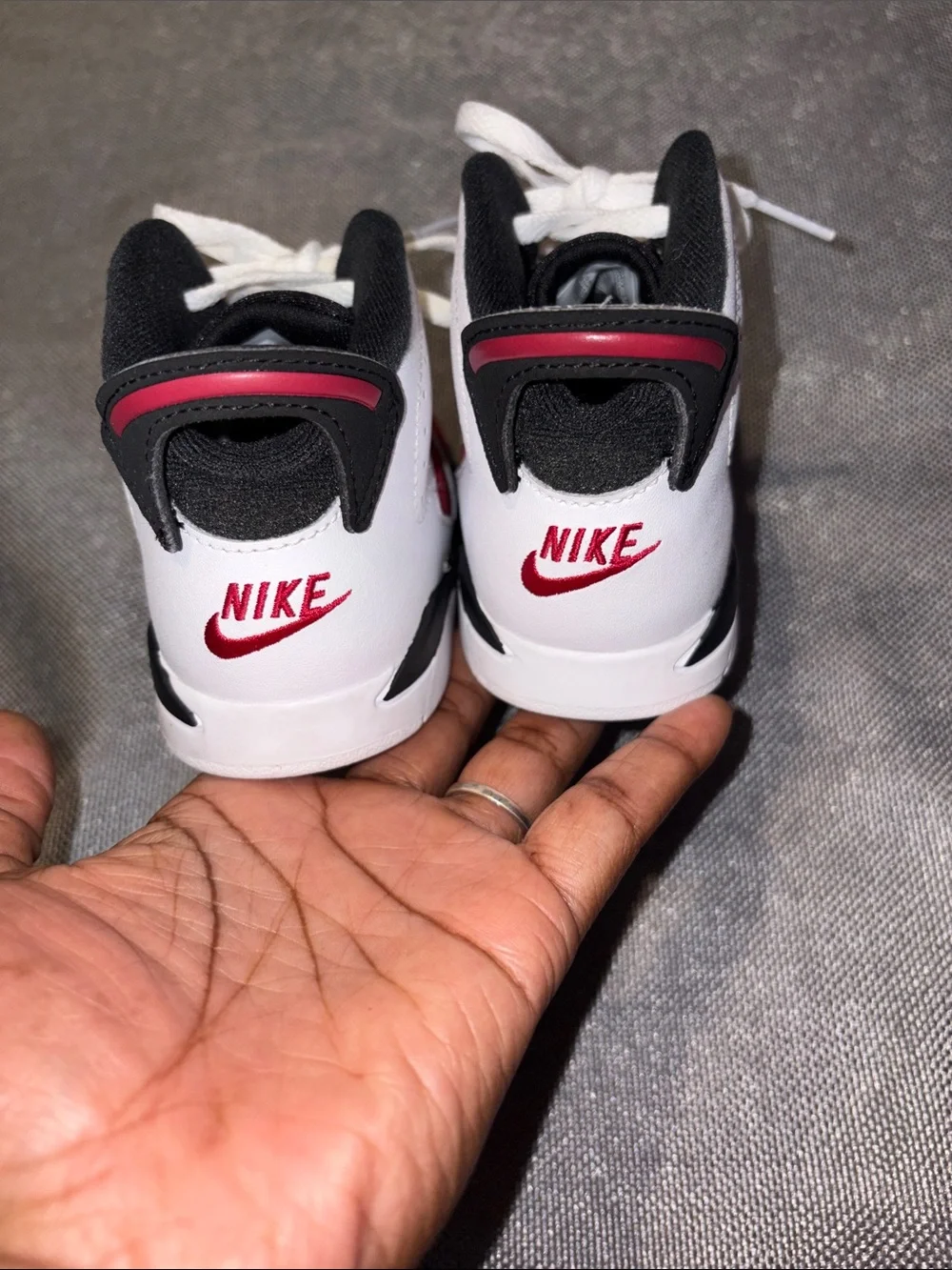 Jordan Retro 6s Carmines size 9c